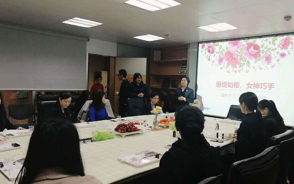 唇綻如櫻，女神巧手